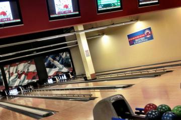 Brunswick Zone Camino Seco Bowl, Tucson 85710, AZ - Photo 2 of 2